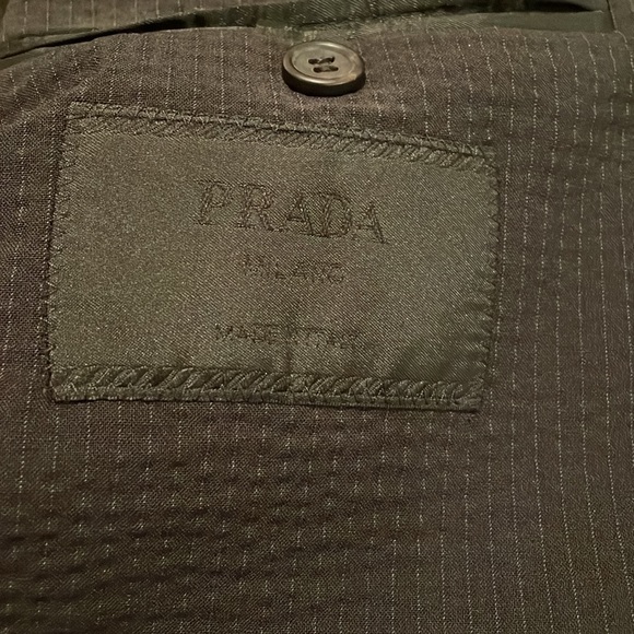 Prada men’s blazer - size 54L - Black with subtle pinstripes - Picture 3 of 16